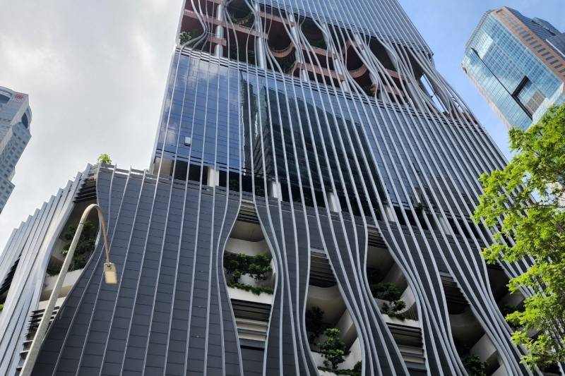 40,000m² Glass Protected Over 280m Skyscraper