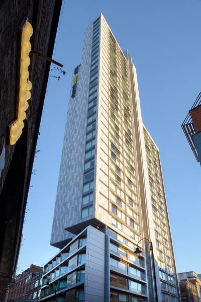 Great Marlborough Street Student Accommodation, featuring Reynaers CW 50 and CW 60 curtain wall systems with bespoke profiles and Reynaers CS 77 system