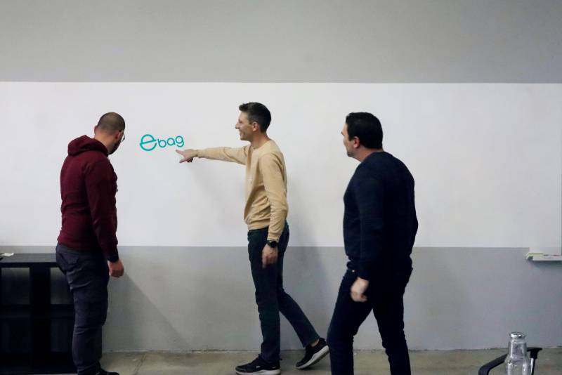 Creativity and innovation with a magnetic writable wall at the office