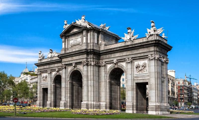 Puerta de Alcalá, Madrid