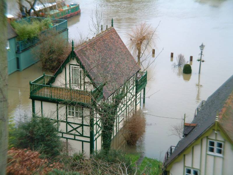 Newton System 500 Controls River Thames